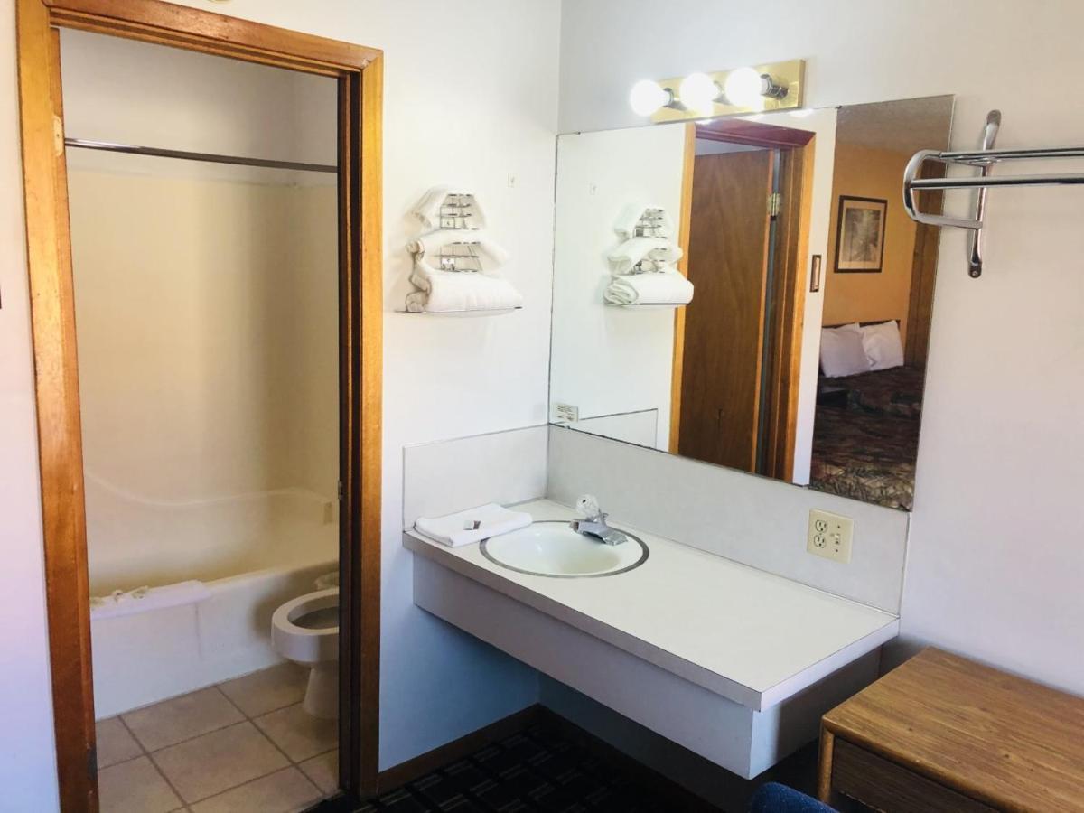 Big 12 Motel Broken Bow Zewnętrze zdjęcie